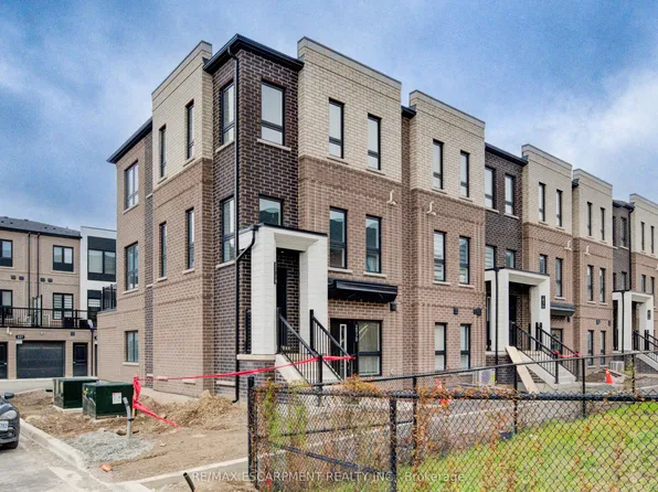 70 Kenesky Dr #20, Hamilton, ON L8B 1X1