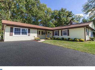20 Empire Ln, Willingboro, NJ 08046