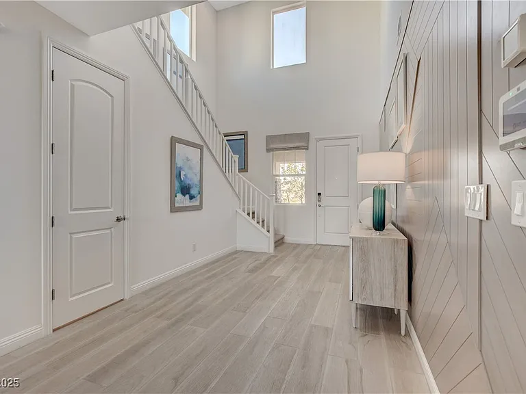 1075 N Water St — Photo 34