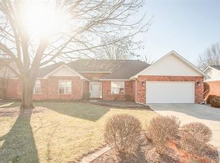 408 Hickory Mnr, Belleville, IL 62223