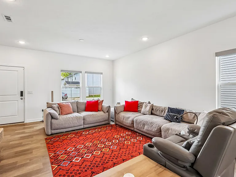 572 Auld Farm Cir — Photo 16
