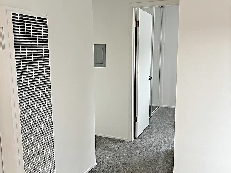 Capri Apartments — Photo 29