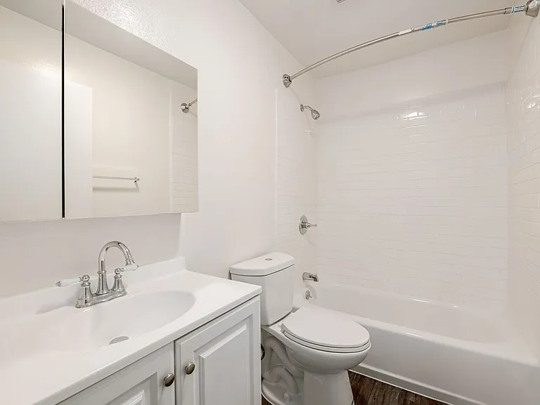 1725 Grismer Ave — Photo 37