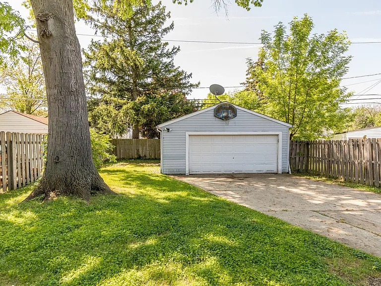 14416 Krems Ave — Photo 30