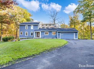 3442 Cascade Rd SE, Grand Rapids, MI 49546