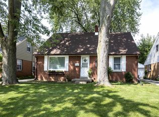 541 N 104th St, Wauwatosa, WI 53226