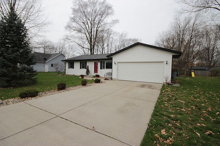 1st image of 56343 Valerie Ln
