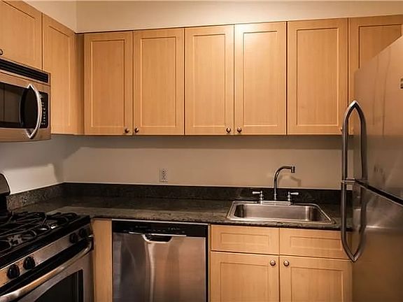 5th image of 308 E 38th St APT 9C