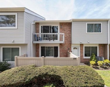208 Springmeadow Drive #I, Holbrook, NY, 11741