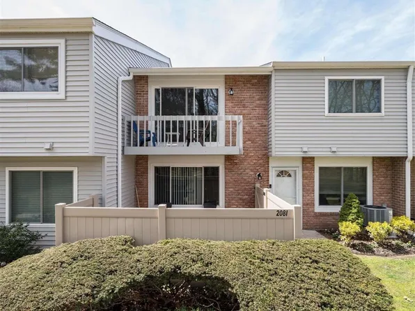 208 Springmeadow Drive #I, Holbrook, NY 11741