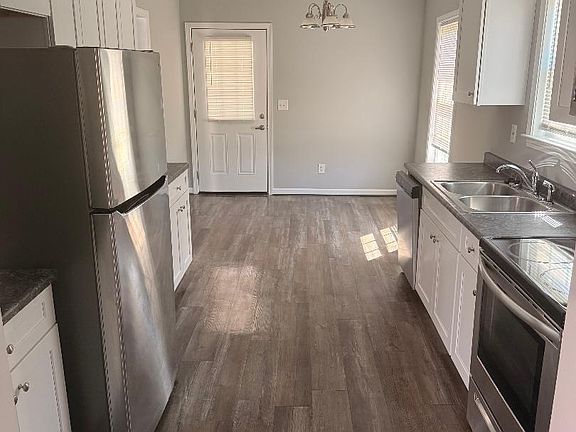 5th image of 19 Sidney Wilson Ct