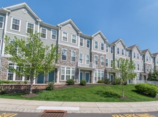 25 Aster Ln, Garfield, NJ 07026