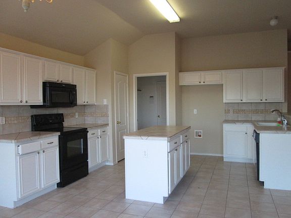 3rd image of 1521 Sunnydale Dr