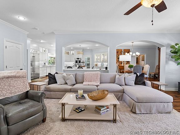 4th image of 1599 Cardinal Rd