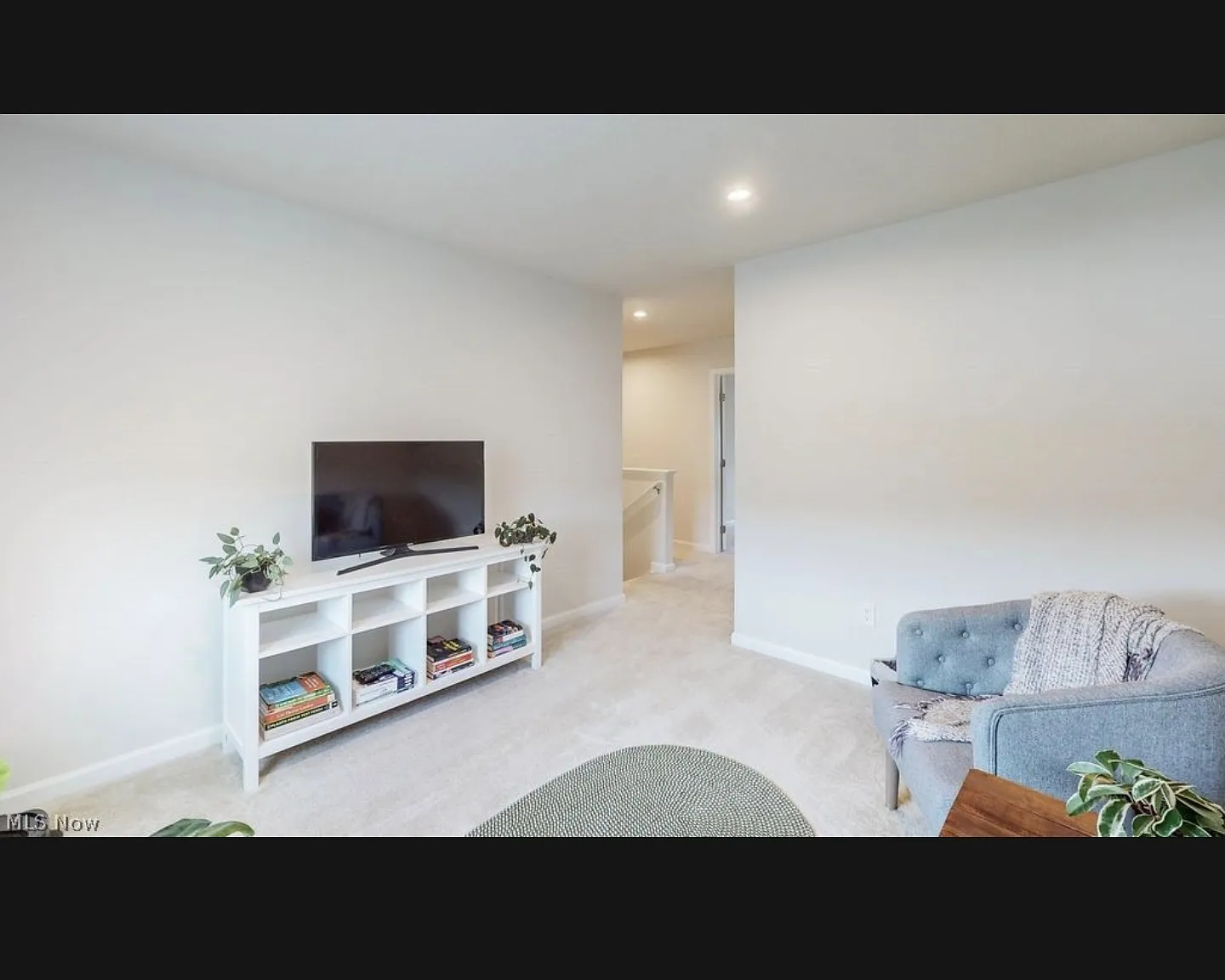 4 bed, 2.5 bath, 2200 sqft, $2,700 — Photo 2