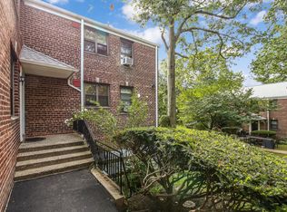 31 Rockledge Rd APT 2B, Hartsdale, NY 10530