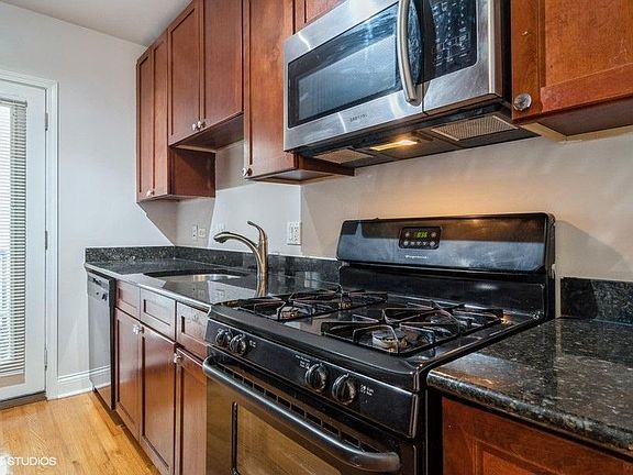 3rd image of 7409 N Hoyne Ave APT 2