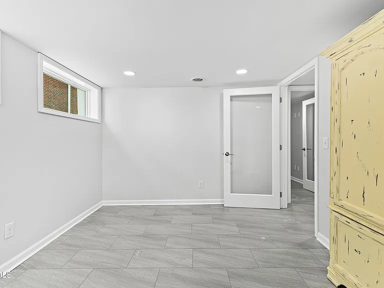 630 Broad St #2 — Photo 5