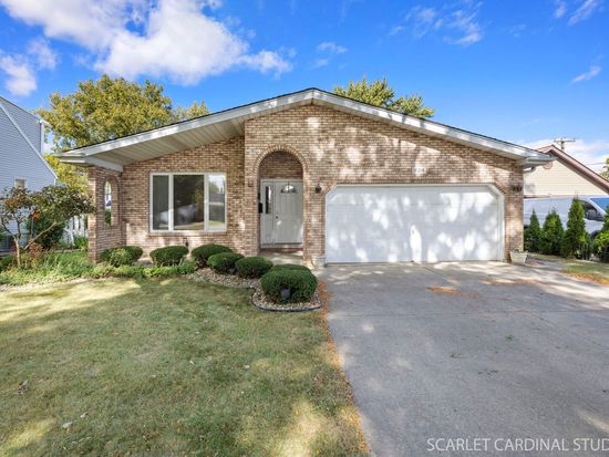8214 45th St, Lyons, IL 60534