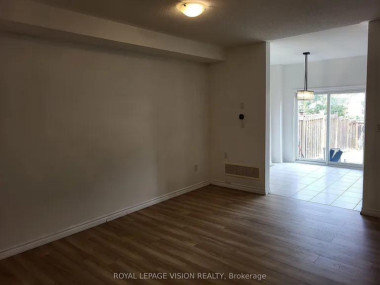 715 Agnew Cres #UPPER — Photo 9