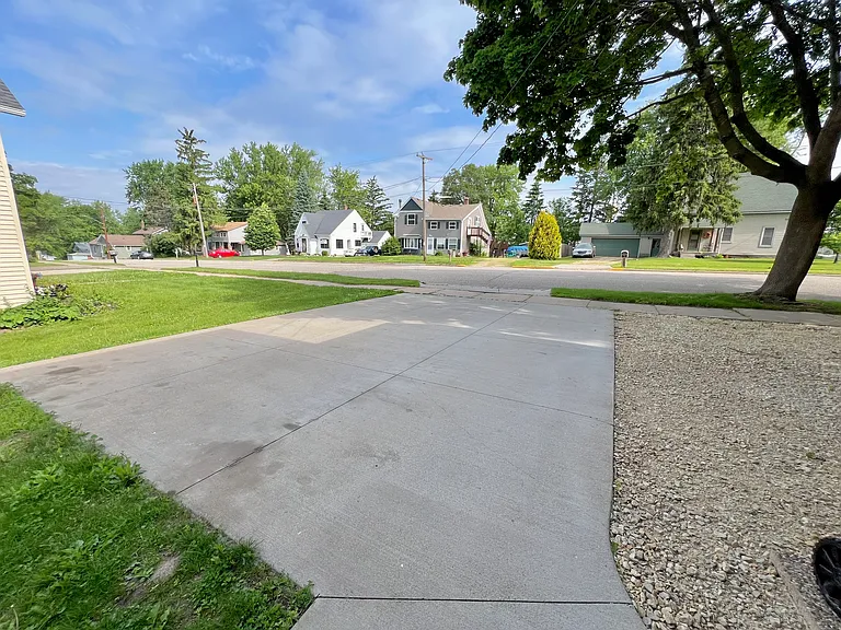 207 S Plum St — Photo 15