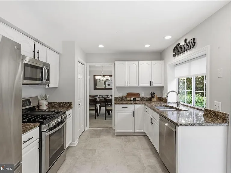 408 Huntfield Ct NE — Photo 10