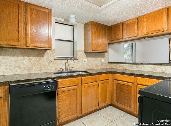 3rd image of 2718 Old Field Dr APT 401