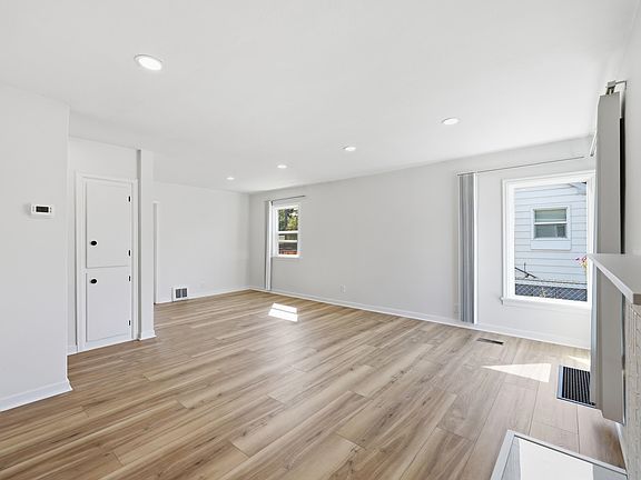 5th image of 120 E Hoffman Ave