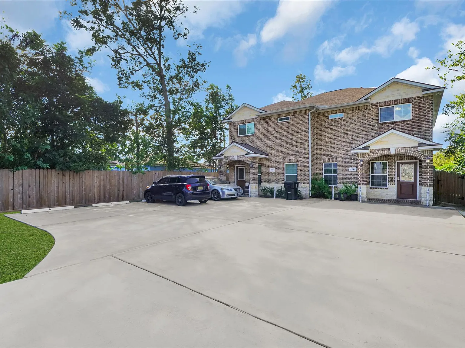 3 bed, 2.5 bath, 1669 sqft, $1,949 — Photo 3