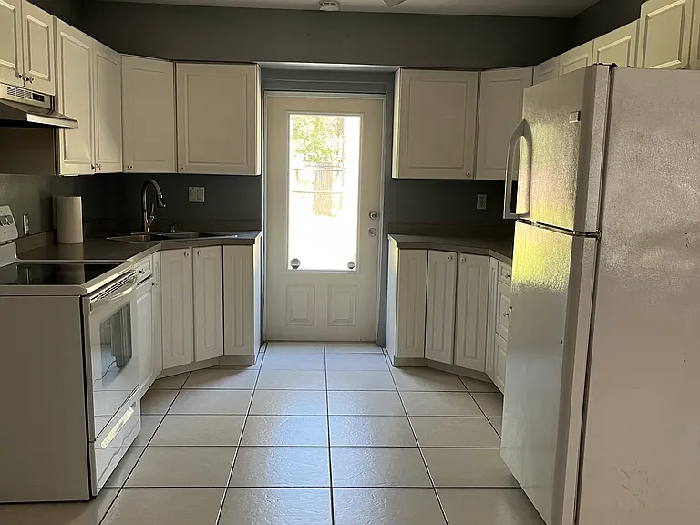 108 E Garland Ct — Photo 5
