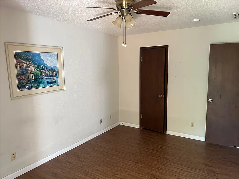 9509 Blue Creek Ln — Photo 12