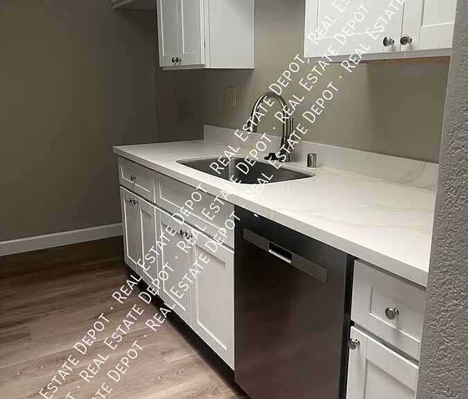 1152 Johnson Ct — Photo 5