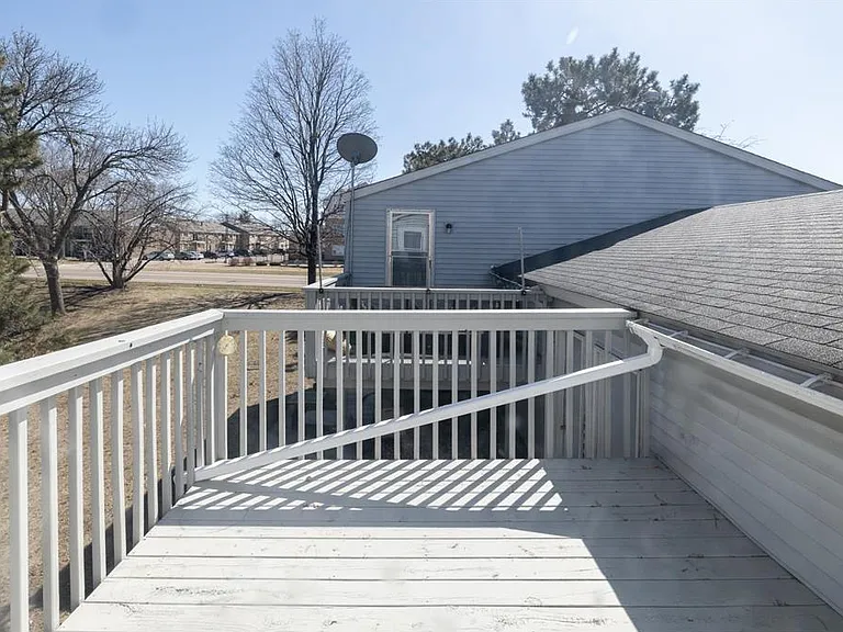 15476 Pennock Ln — Photo 33