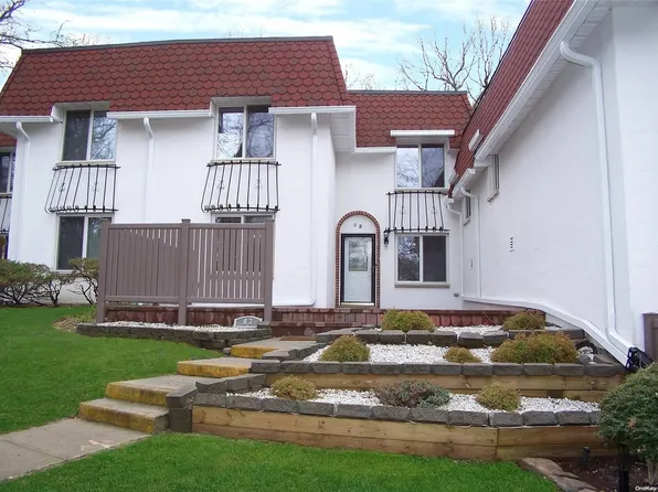 83 Skyline Drive #83, Coram, NY 11727