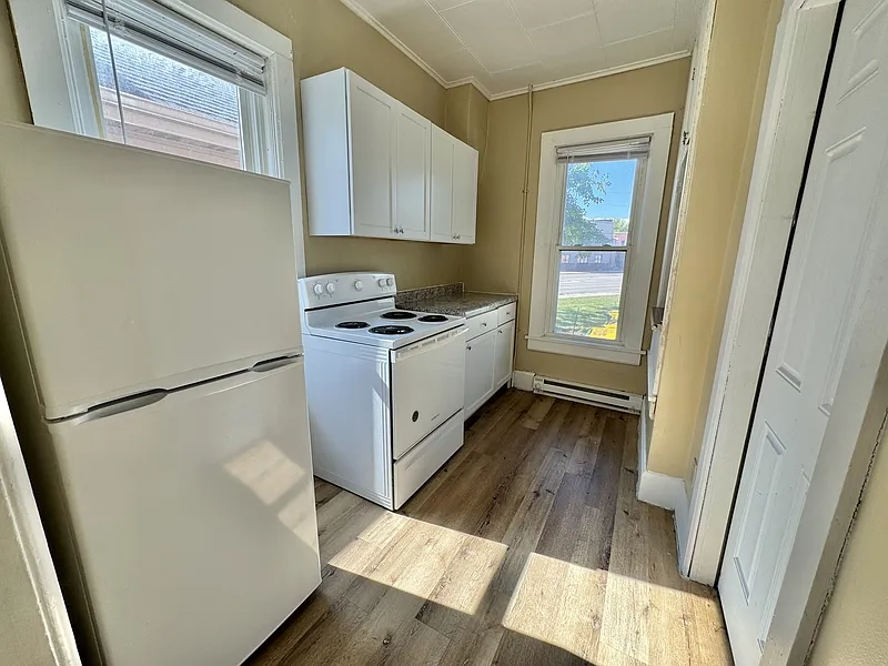 Studio, 1.0 bath, 215 sqft, $729 — Photo 2