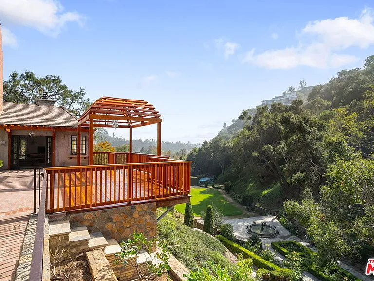 1957 Mandeville Canyon Rd — Photo 38