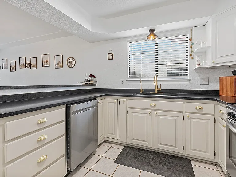 604 Venus Ave — Photo 13