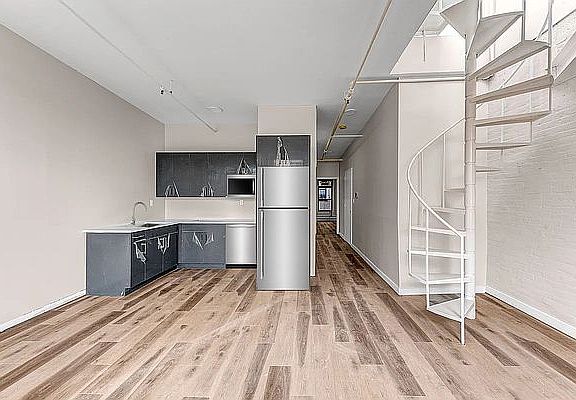 3rd image of 528 Canal St #Penthouse