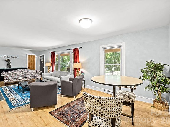 4th image of 717 Wren Rd