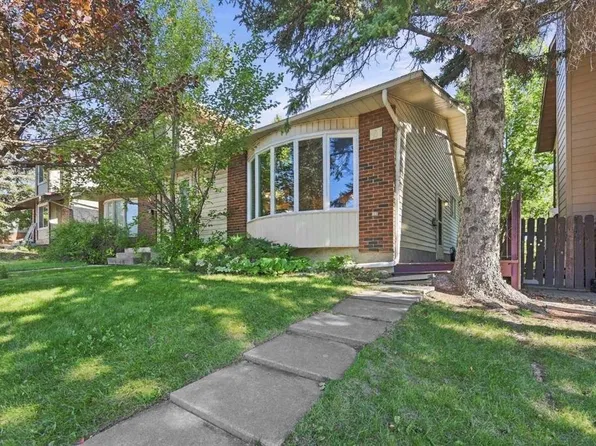 14 Dalhousie Cres NW, Calgary, AB T3A 2H8