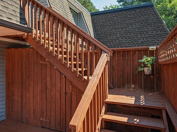 4th image of 270 Summerwalk Cir