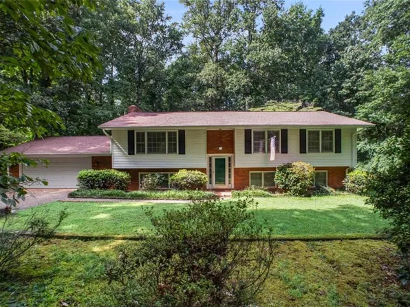 281 Dogwood Trl, Commerce, GA 30529