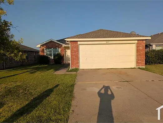 2005 Wildwood Dr — Photo 1