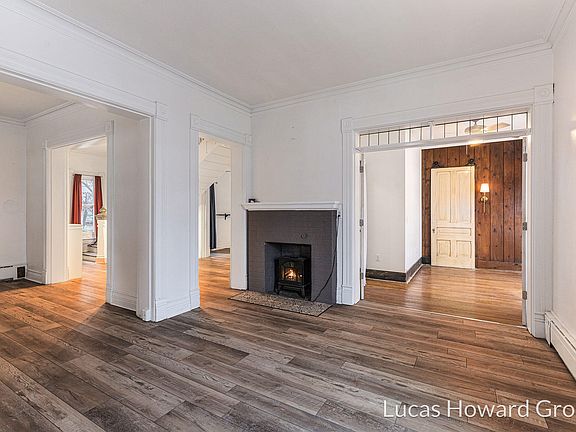 5th image of 326 E Washington St