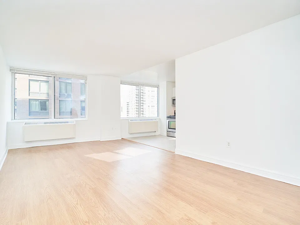 160 Riverside Blvd #3D