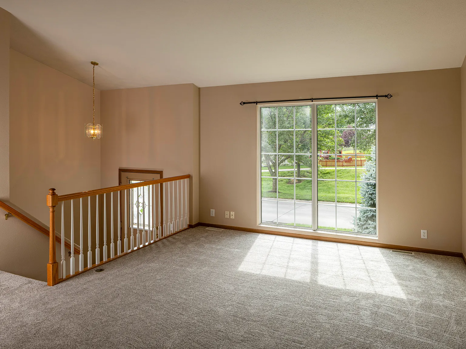3 bed, 1365 sqft, $2,000 — Photo 4