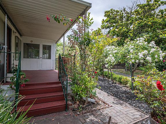 2nd image of 800 Las Palmas Avenue