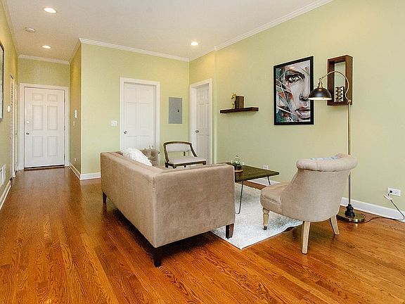 5th image of 917 W Agatite Ave APT 4R