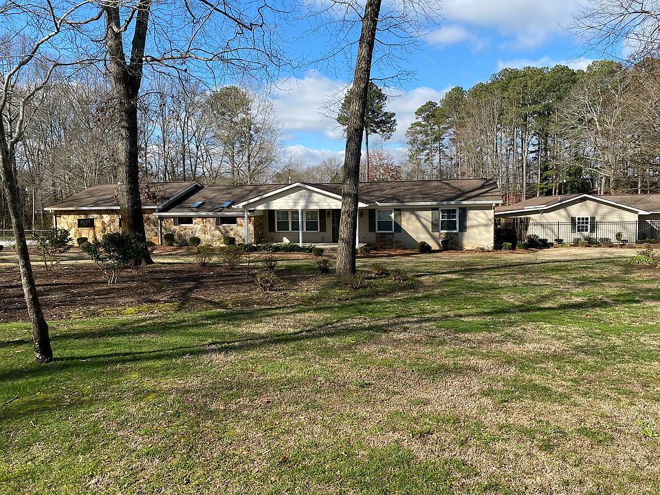 1st image of 215 Dogwood Dr