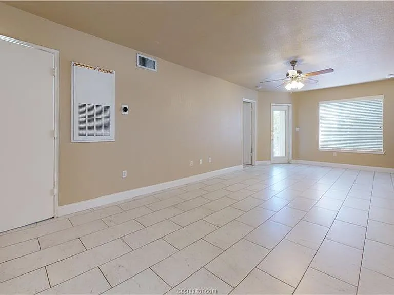 515 Sw Pkwy #201 — Photo 2